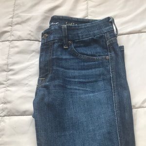 Size 27 these jeans are very cute! Selling because they are too small for me